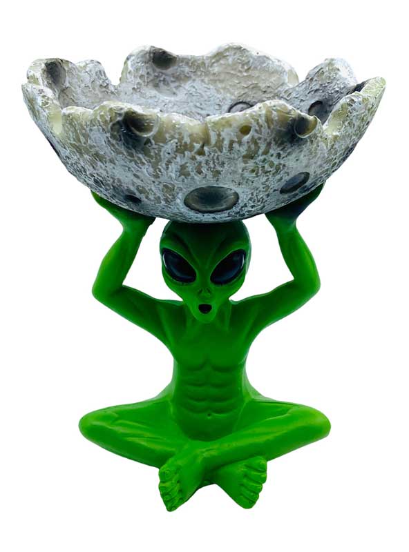 5 1/4" Alien holding Moon ashtray - Click Image to Close