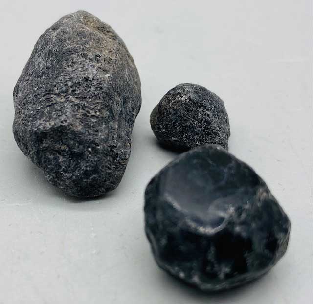 1 lb Apache Tears untumbled stones - Click Image to Close