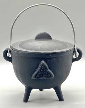 4.5" Triquetra cast iron cauldron w/ lid - Click Image to Close